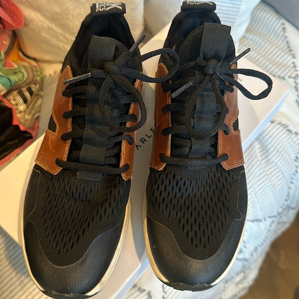 Sneaker. York Athletics